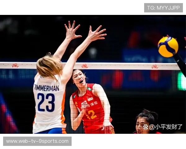 李盈莹后排强攻得手，全场齐声喝彩